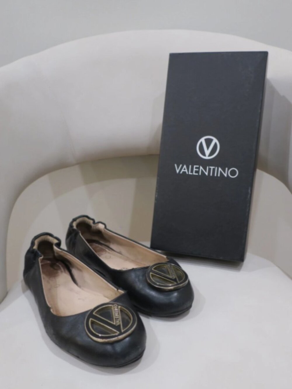 Valentino Womens Shoes Black with Logo Ornament Size 9